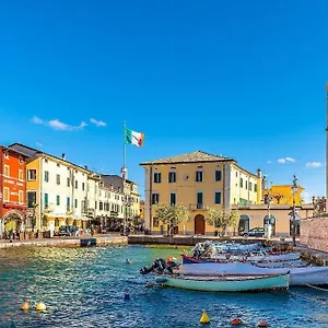 lazise-deluxe-residencefull-relax.hotelinveneto.com/